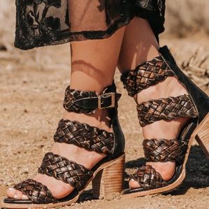 FREEBIRD BY STEVEN BAYOU INTERWOVEN LEATHER STRAPPY SANDALS IN BLACK SIZE 8, 9